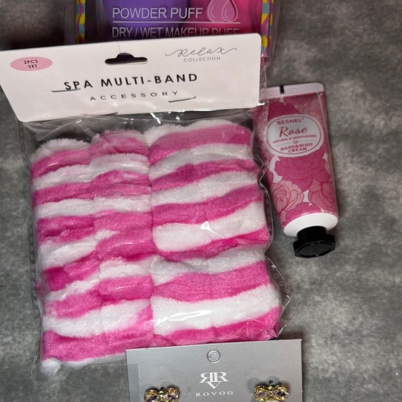 Butterfly Cosmetic Bag Spa Gift Set – Jewelry, Beauty Tools & More NWT - Picture 6 of 7